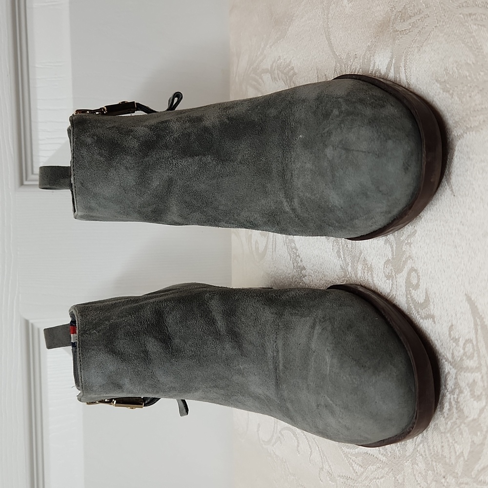 Tommy Hilfiger mushroom gray ankle bootie size 7.5 - Picture 2 of 13